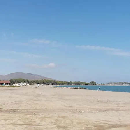 Paraiso: Beachfront Penthouse With Private Rooftop Pool