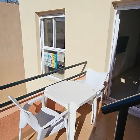 Paraiso: Beachfront Penthouse With Private Rooftop Pool *